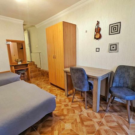 Paata'S Guesthouse Borjomi Esterno foto